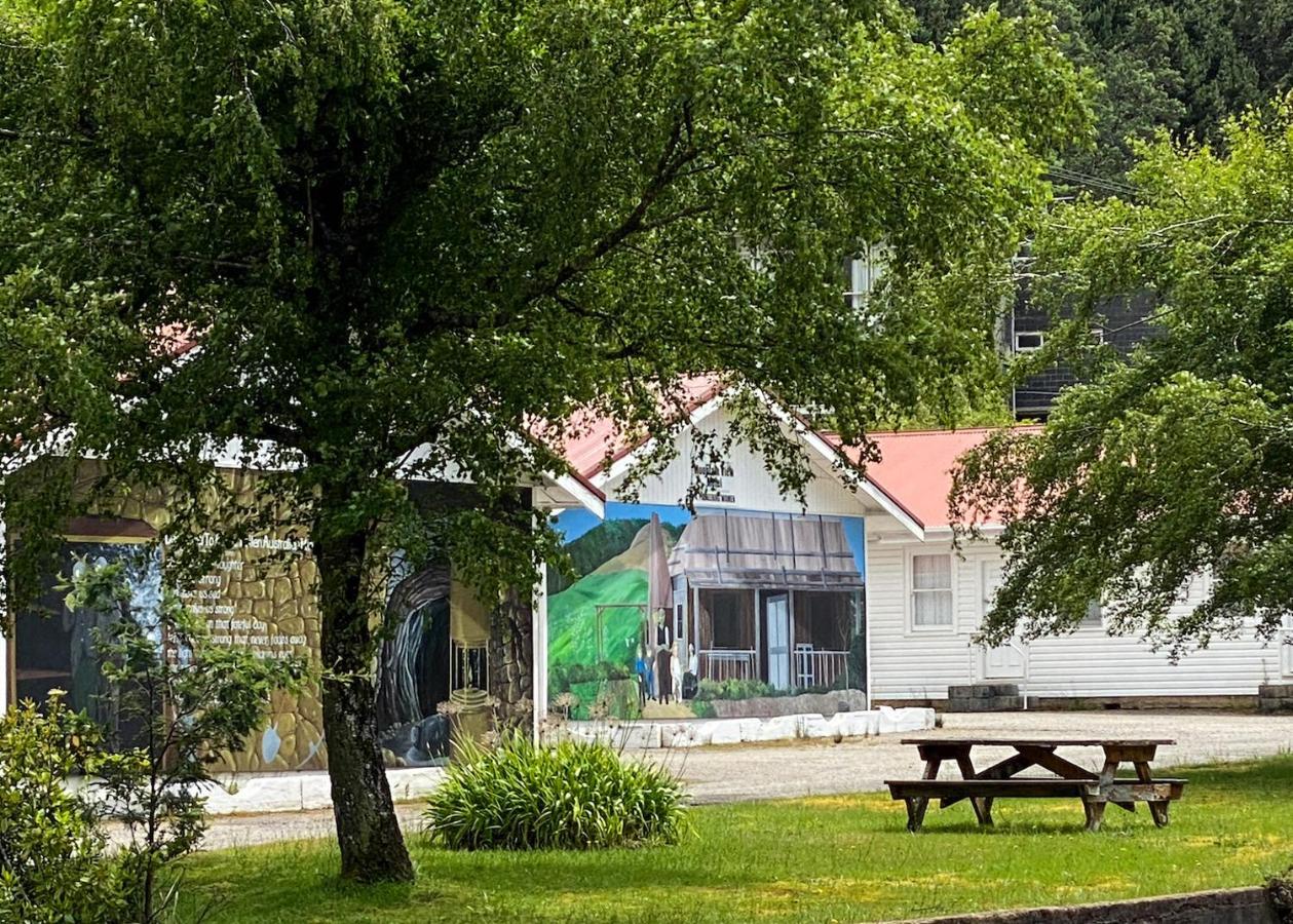 Mountain View Motel Queenstown Bagian luar foto