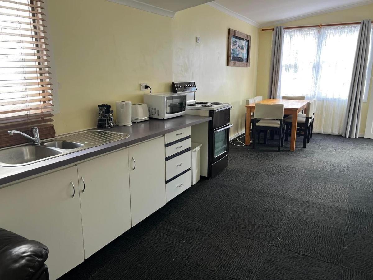 Mountain View Motel Queenstown Bagian luar foto