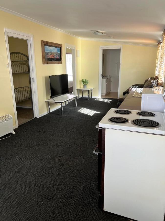 Mountain View Motel Queenstown Bagian luar foto