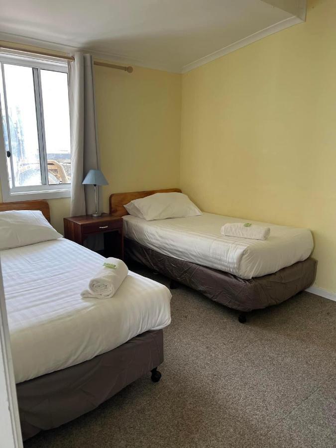 Mountain View Motel Queenstown Bagian luar foto