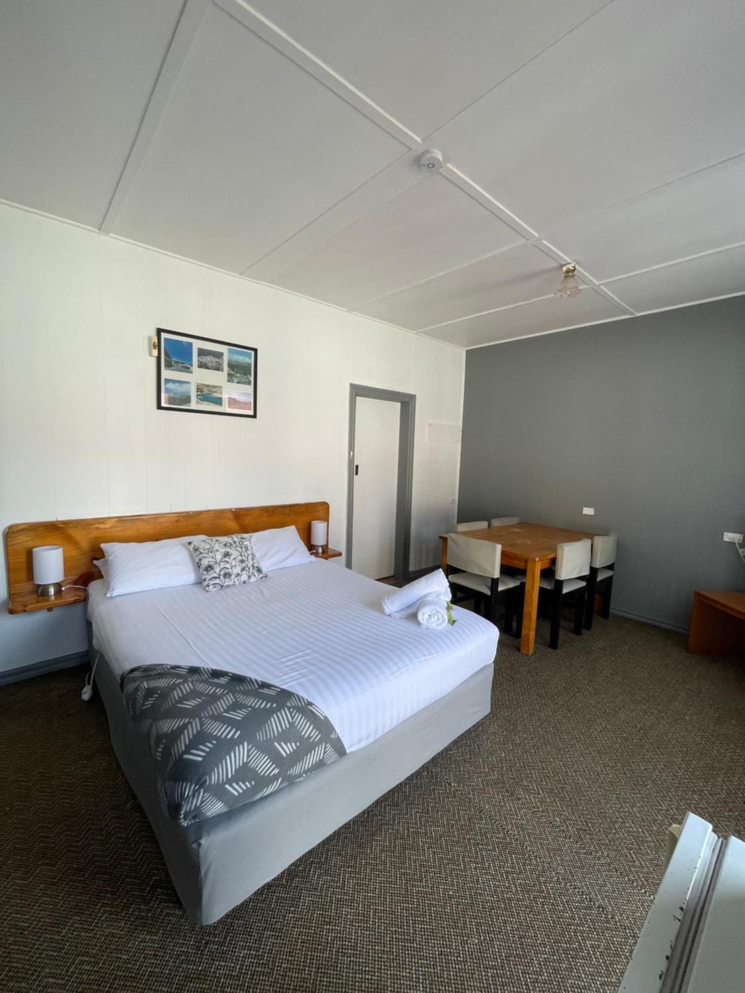 Mountain View Motel Queenstown Bagian luar foto
