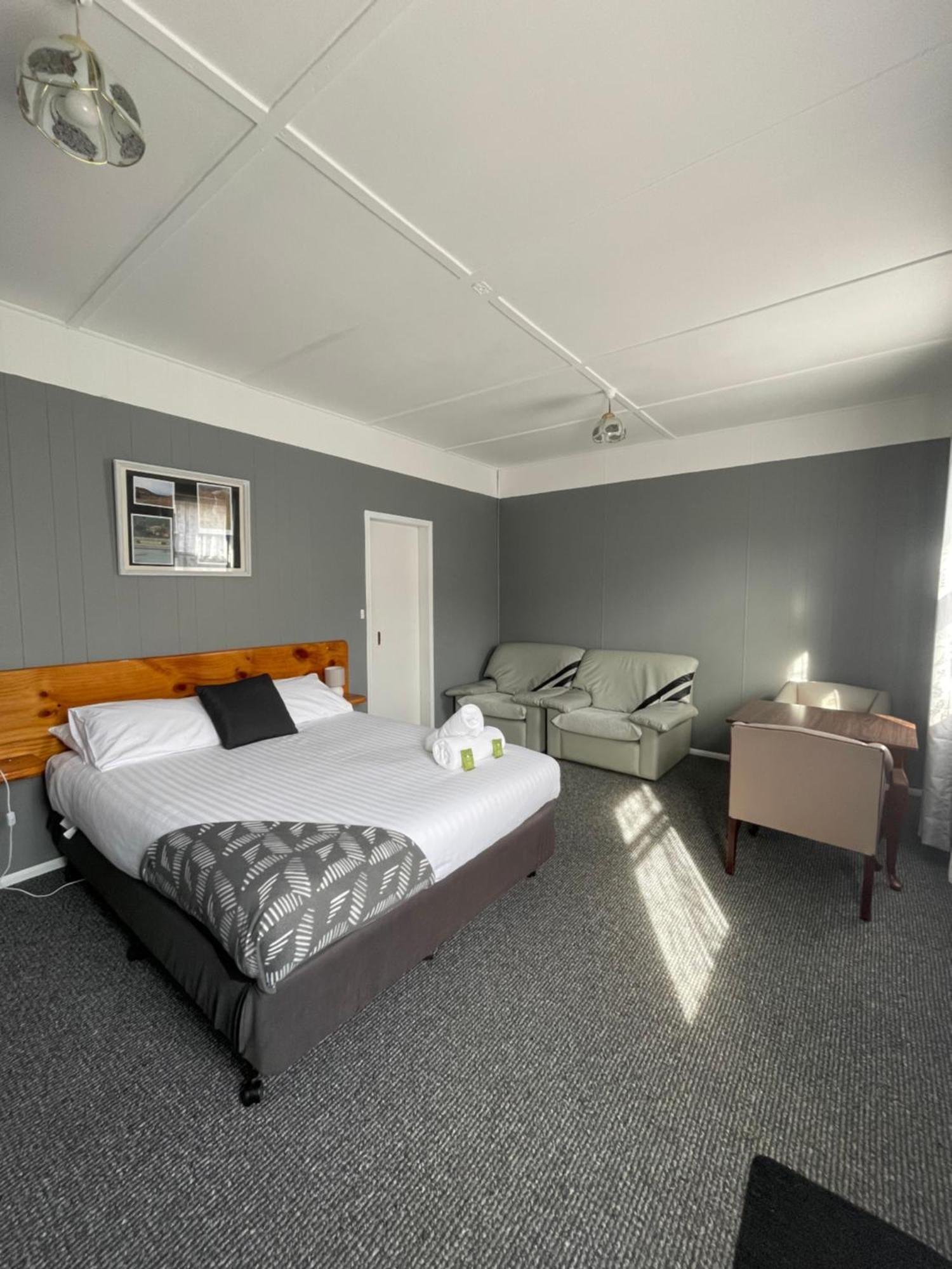 Mountain View Motel Queenstown Bagian luar foto