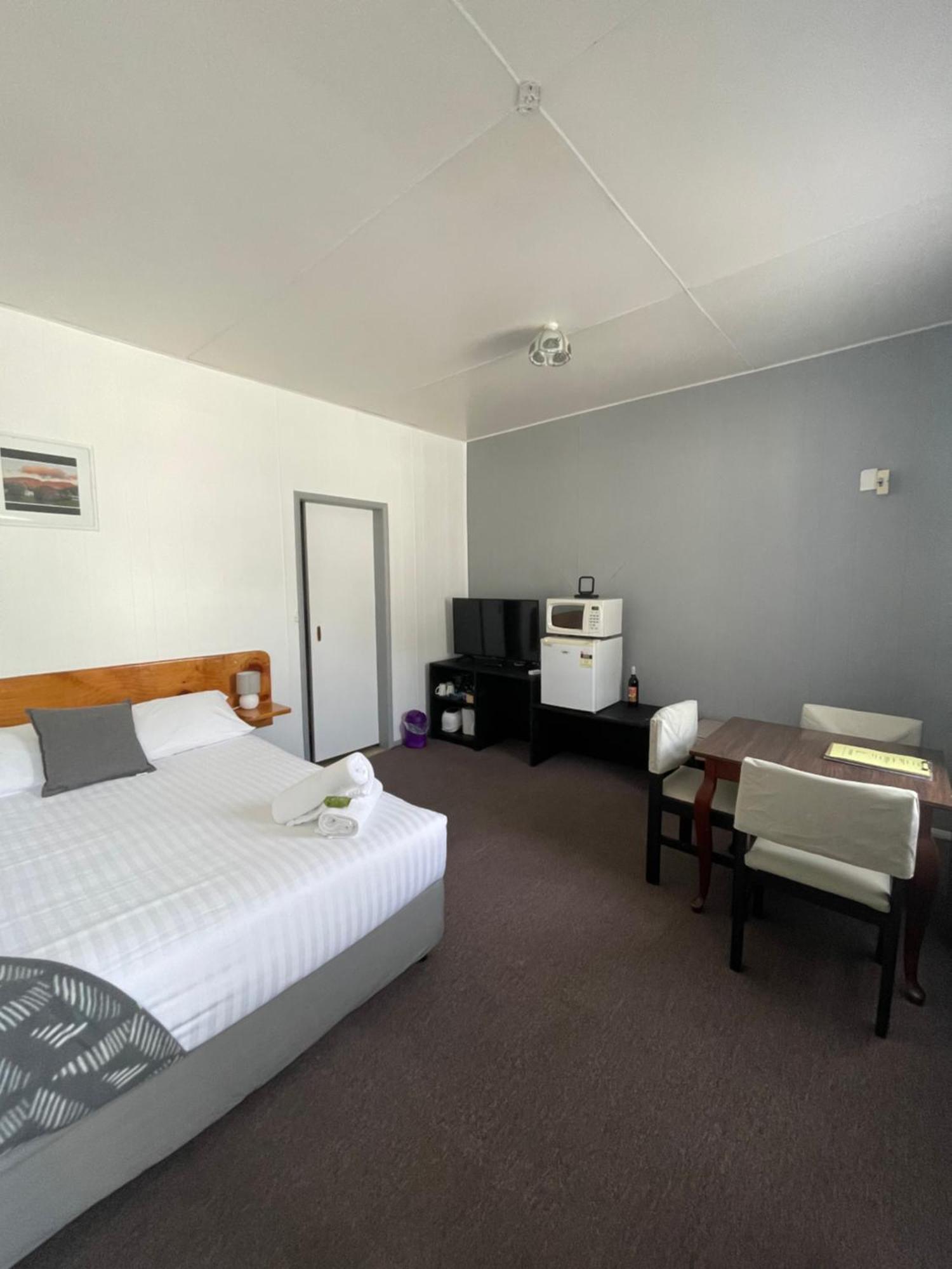 Mountain View Motel Queenstown Bagian luar foto