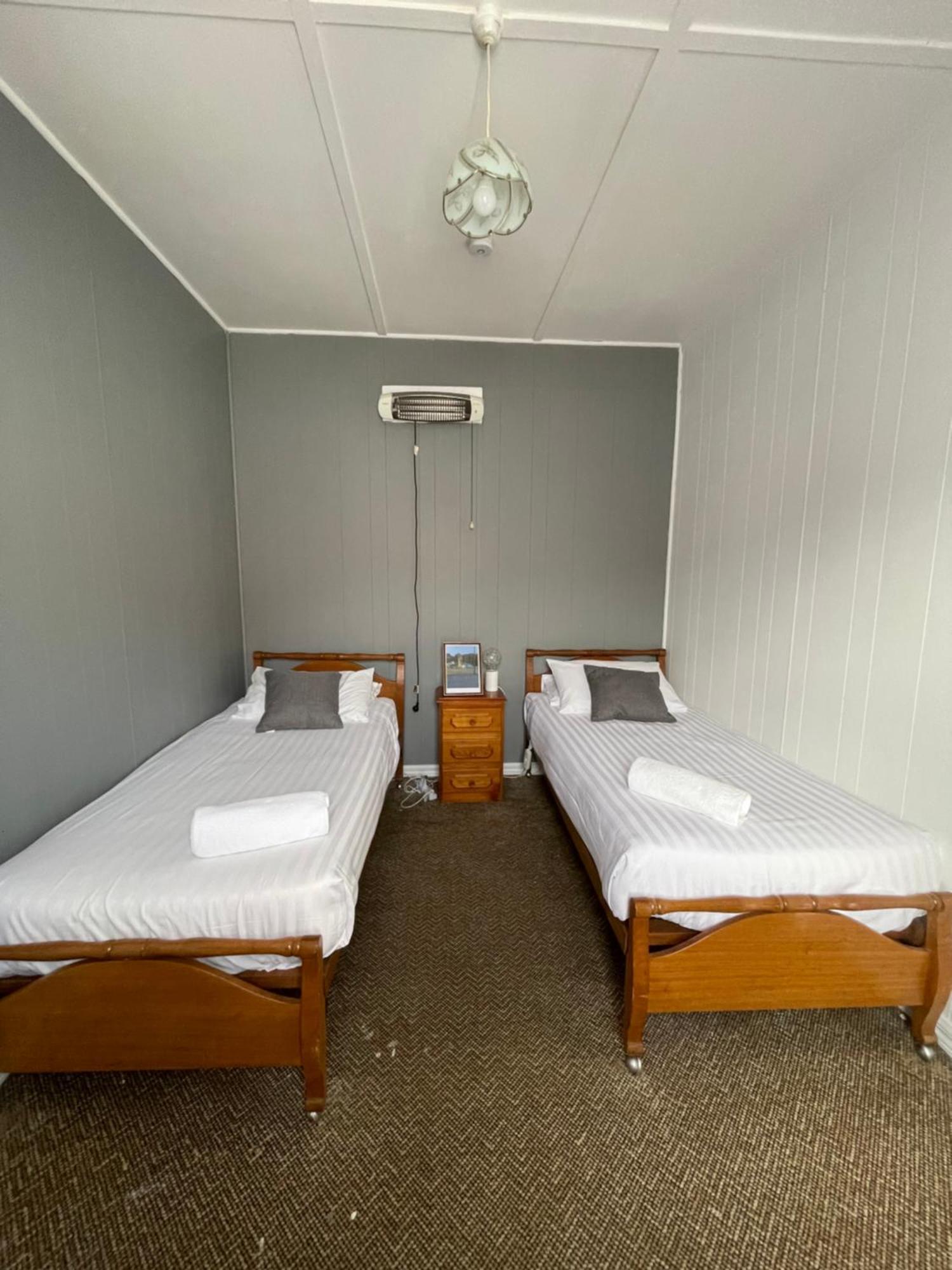 Mountain View Motel Queenstown Bagian luar foto