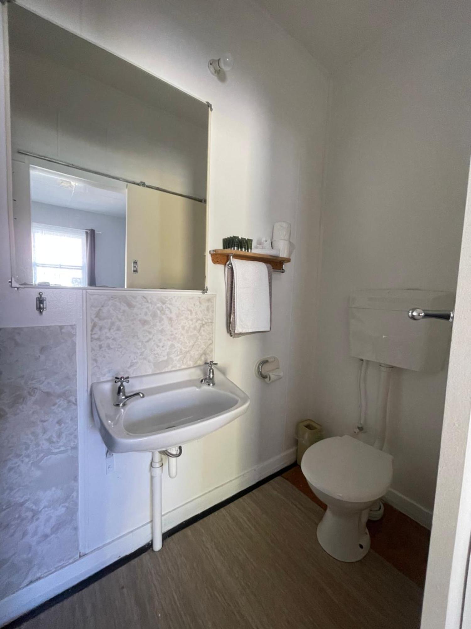 Mountain View Motel Queenstown Bagian luar foto