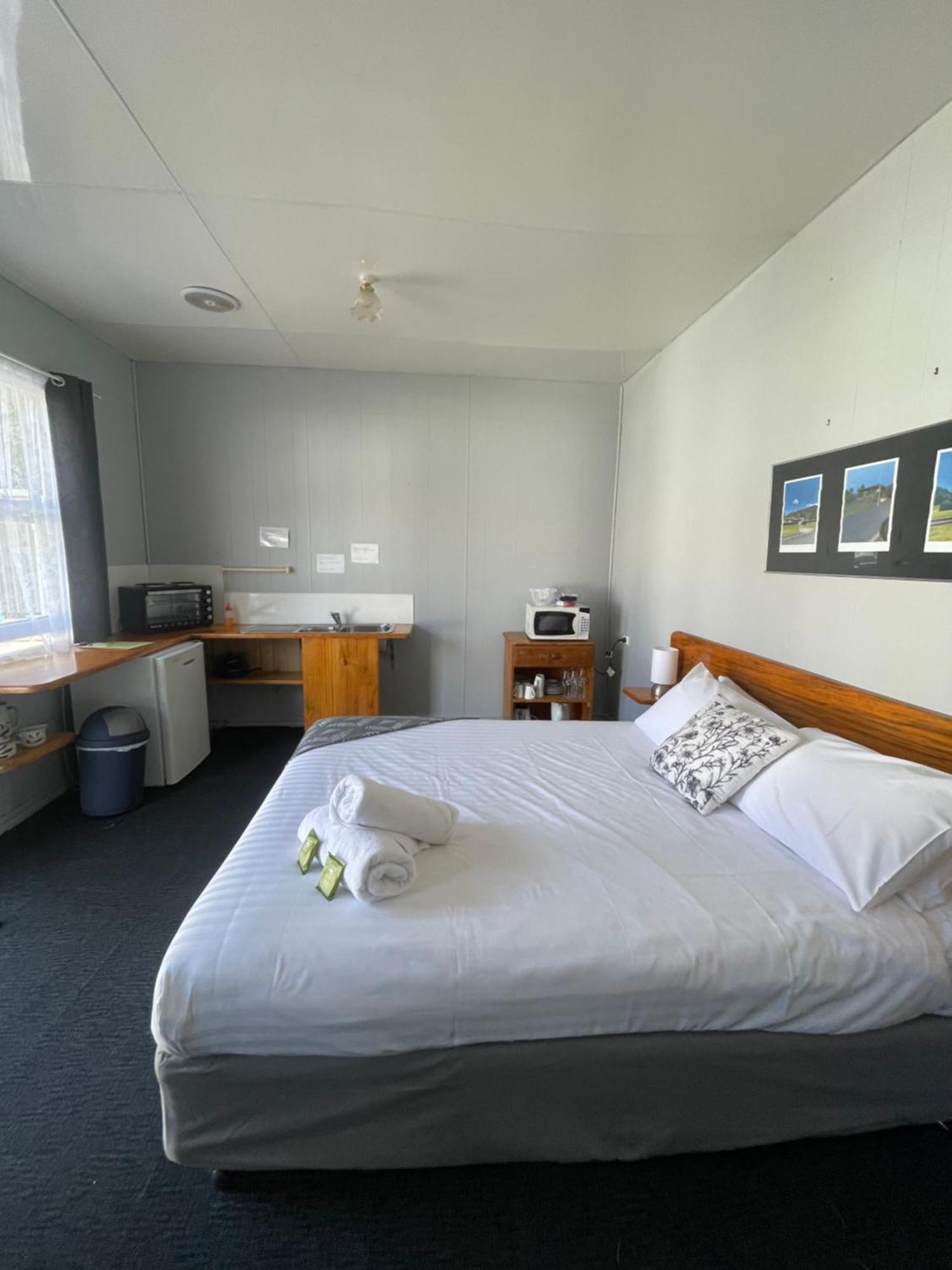 Mountain View Motel Queenstown Bagian luar foto
