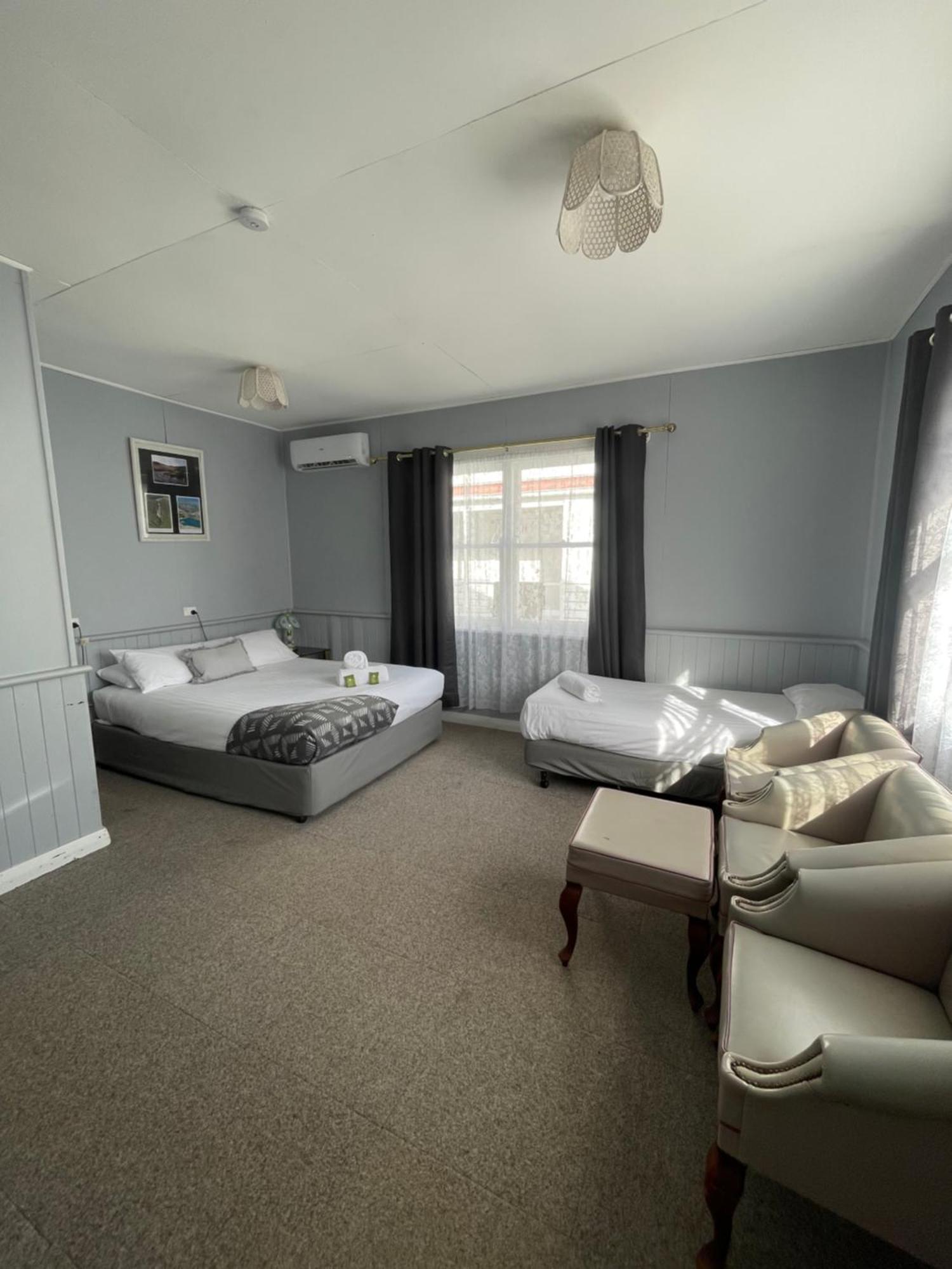 Mountain View Motel Queenstown Bagian luar foto